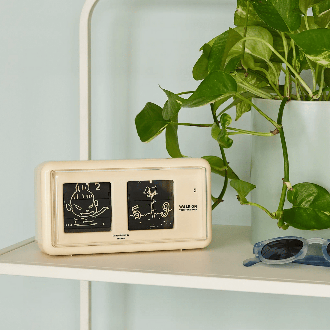 Yoshitomo Nara Walk On Flip Clock