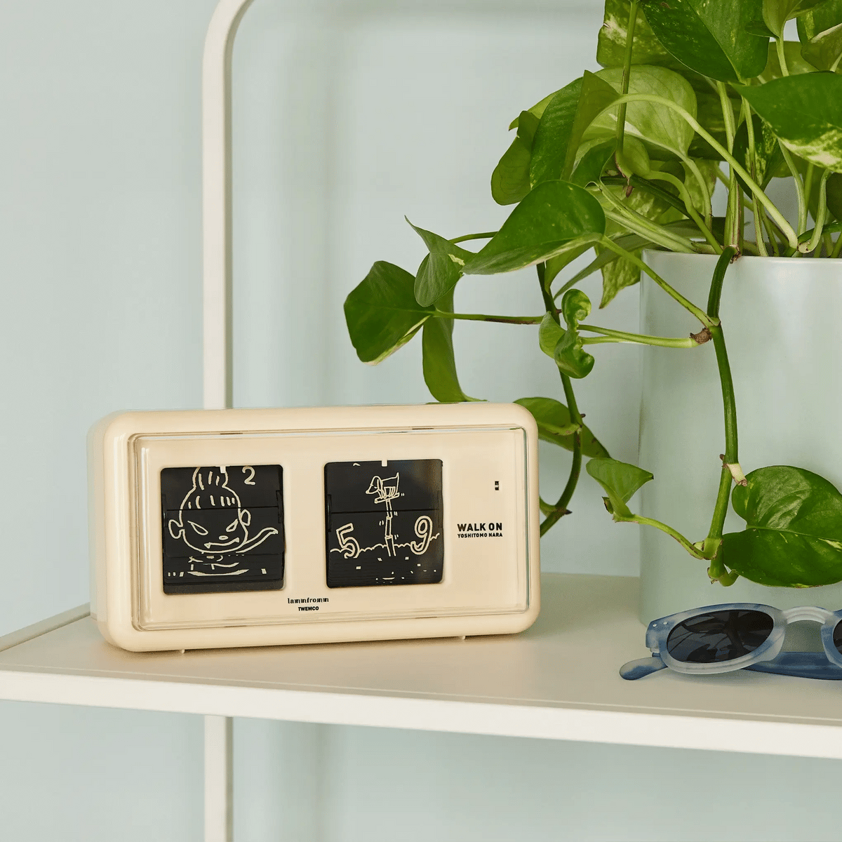 Yoshitomo Nara Walk On Flip Clock